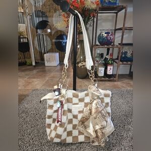 👐Checkerboard Plush Tote Bag with Scarf/Charm Accent - Cream and Brown